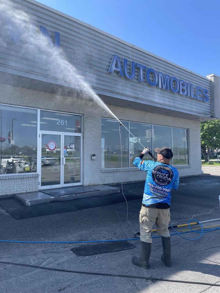 Professionally Cleaning Commercial Spaces in the Mirabel Area: That's Our Expertise